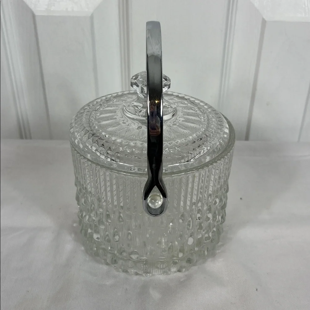 Vintage Art deco cut glass biscuit barrel jar or ice bucket. Has lid and handle